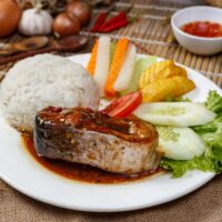 Cơm cá kho tộ (红烧鱼饭)