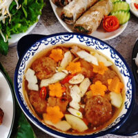 Bún chả Hà Nội (烤肉米线)