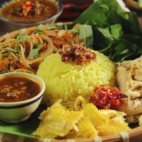 Cơm gà Hội An đặc biệt (会安鸡肉饭)